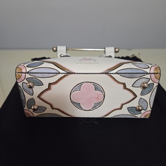 STRATHBERRY X HYOJOO NANO TOTE - VANILLA  LIMITED EDITION - Picture 2 of 12